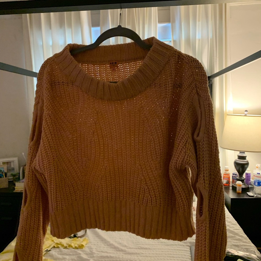 Orangish/peach sweater size M/L- kind of cropped!